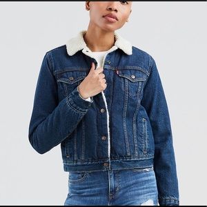 Levis Original sherpa trucker jacket. Extra Small
